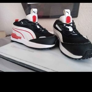 Toddler boys Puma shoes size 10